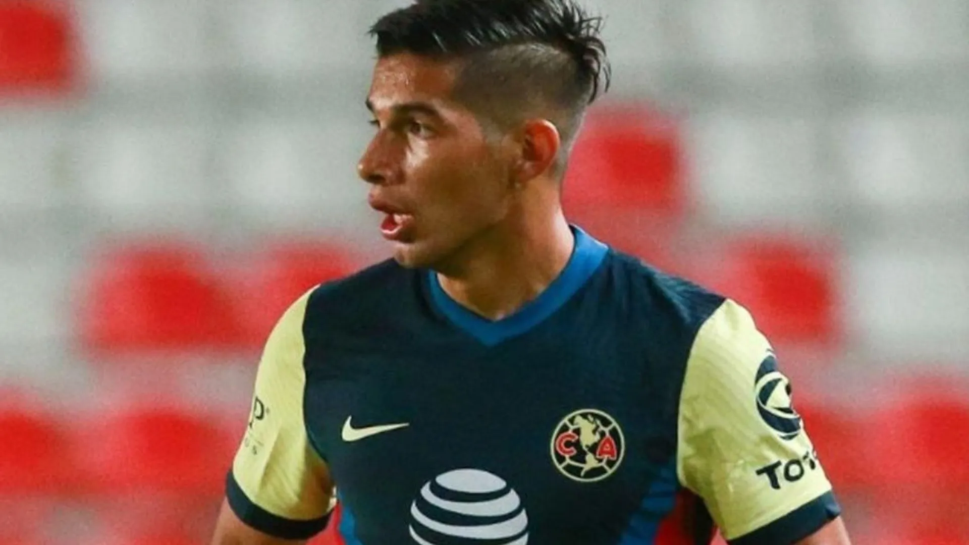 Chucho López casi no suma minutos en el América desde que eligió Guatemala