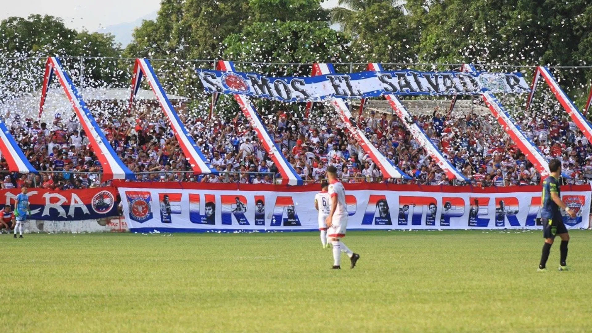 Un club histórico de El Salvador podría descender por deudas