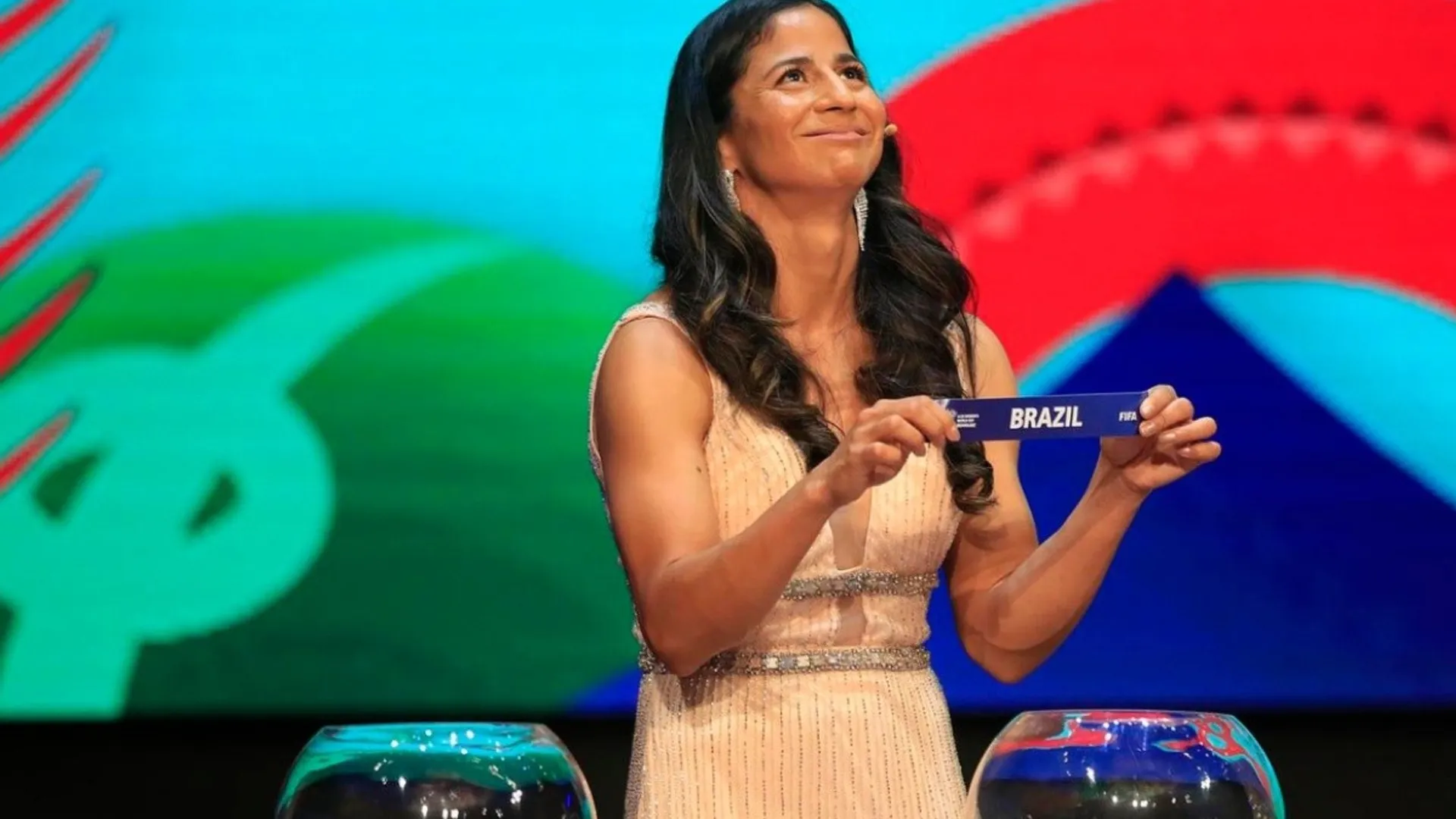 El gracioso gesto de Shirley Cruz en el sorteo de FIFA tras conocer rivales de Costa Rica