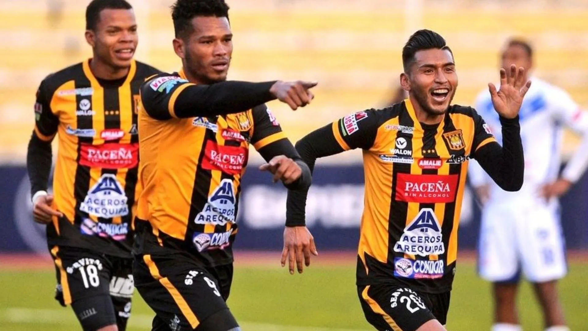 "El Toro" Blackburn anotó dos goles en victoria de The Strongest