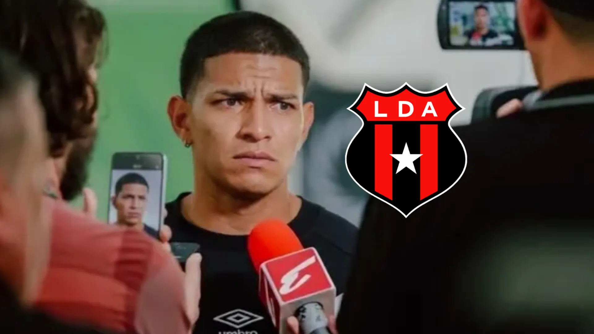 Cambia de camiseta: Alejandro Bran toma una decisión mientras Machillo Ramírez lo mantiene apartado de Alajuelense