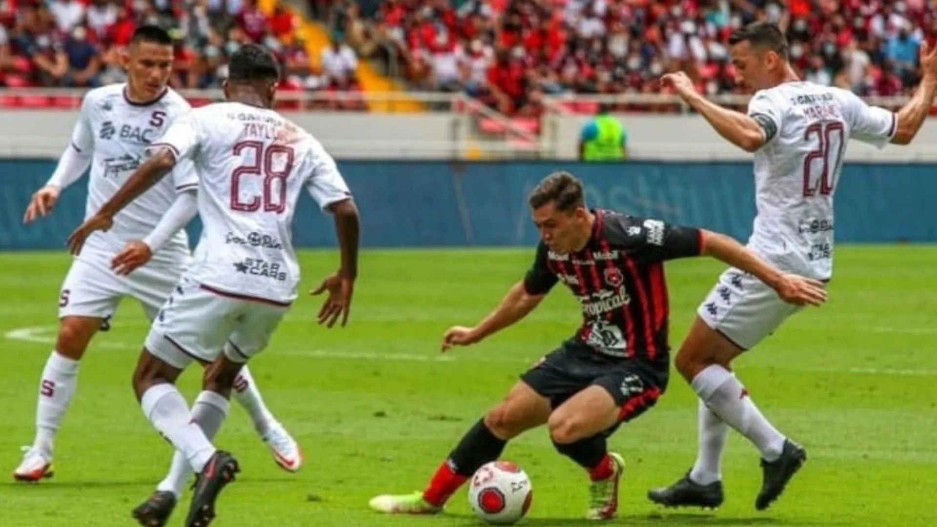 Alajuelense llegará en inmejorable situación al clásico del miércoles