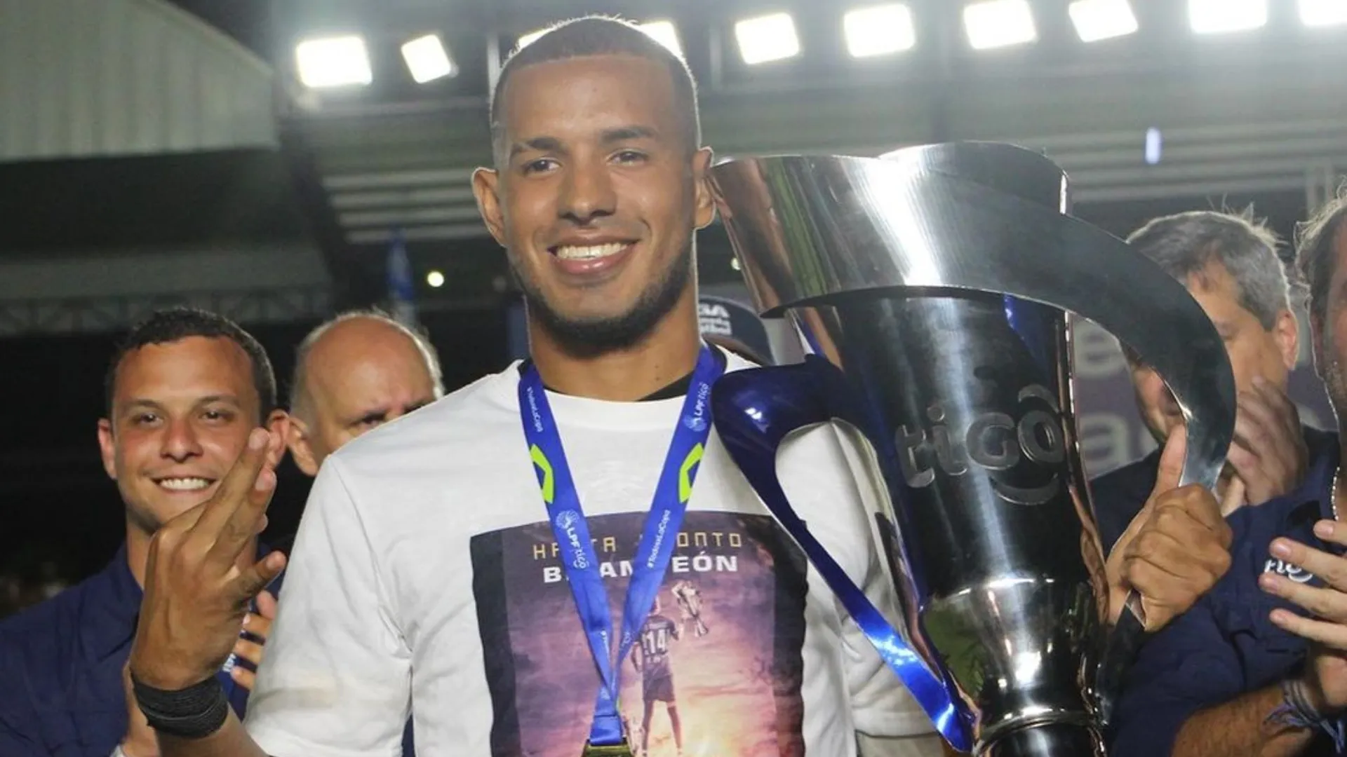 Olimpia y Motagua buscarán el fichaje de Rafael Águila