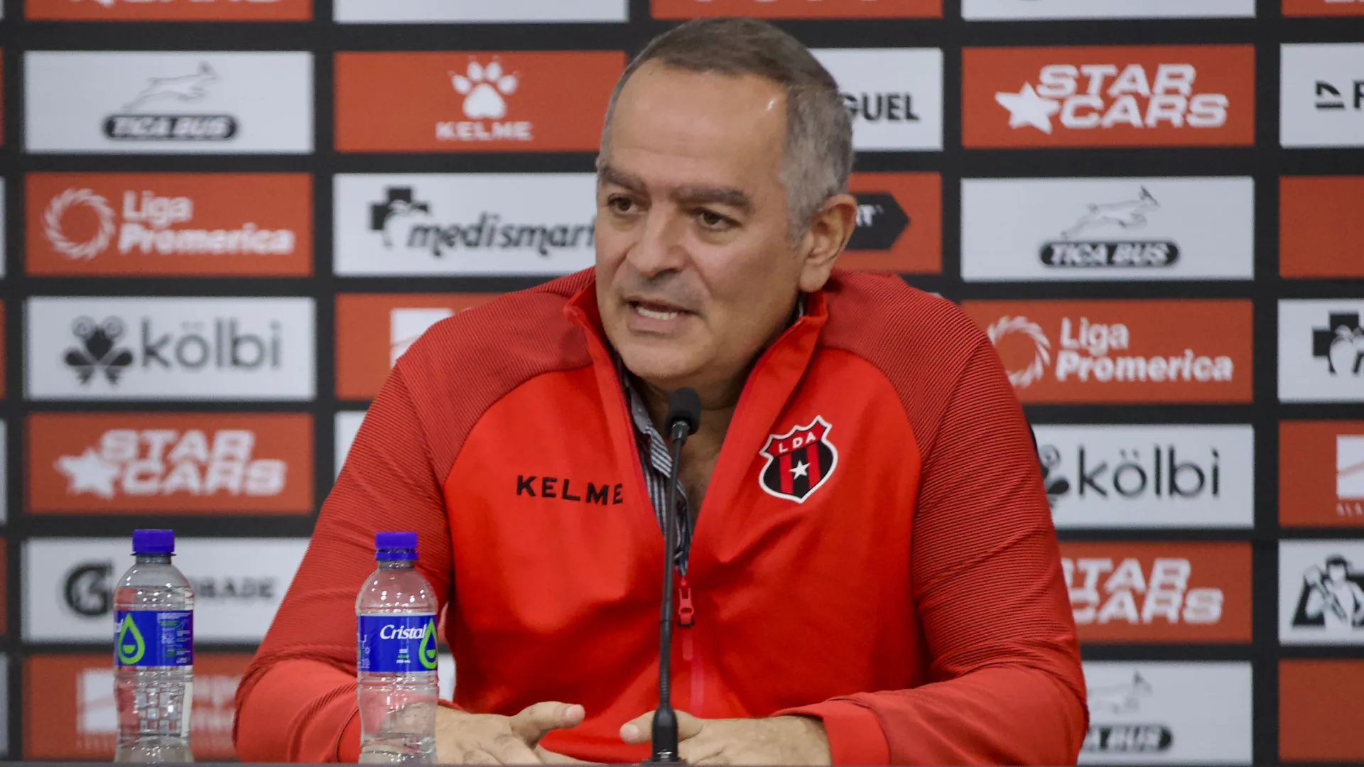 joseph joseph-presidente de alajuelense-en conferencia