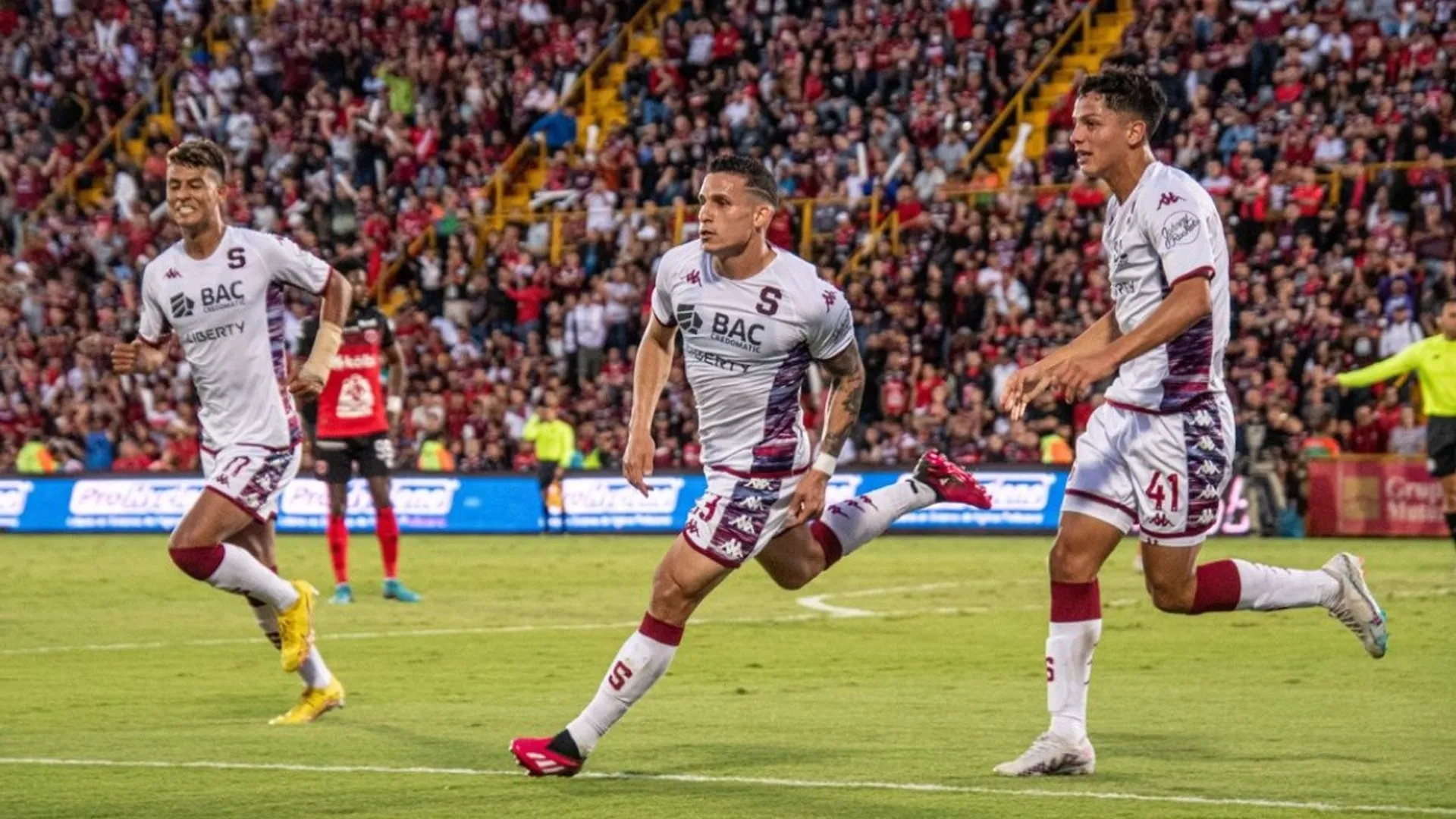 ◉ Las noticias de Saprissa hoy: victoria ante Alajuelense, súper liderato y ¿sigue Vladimir Quesada?