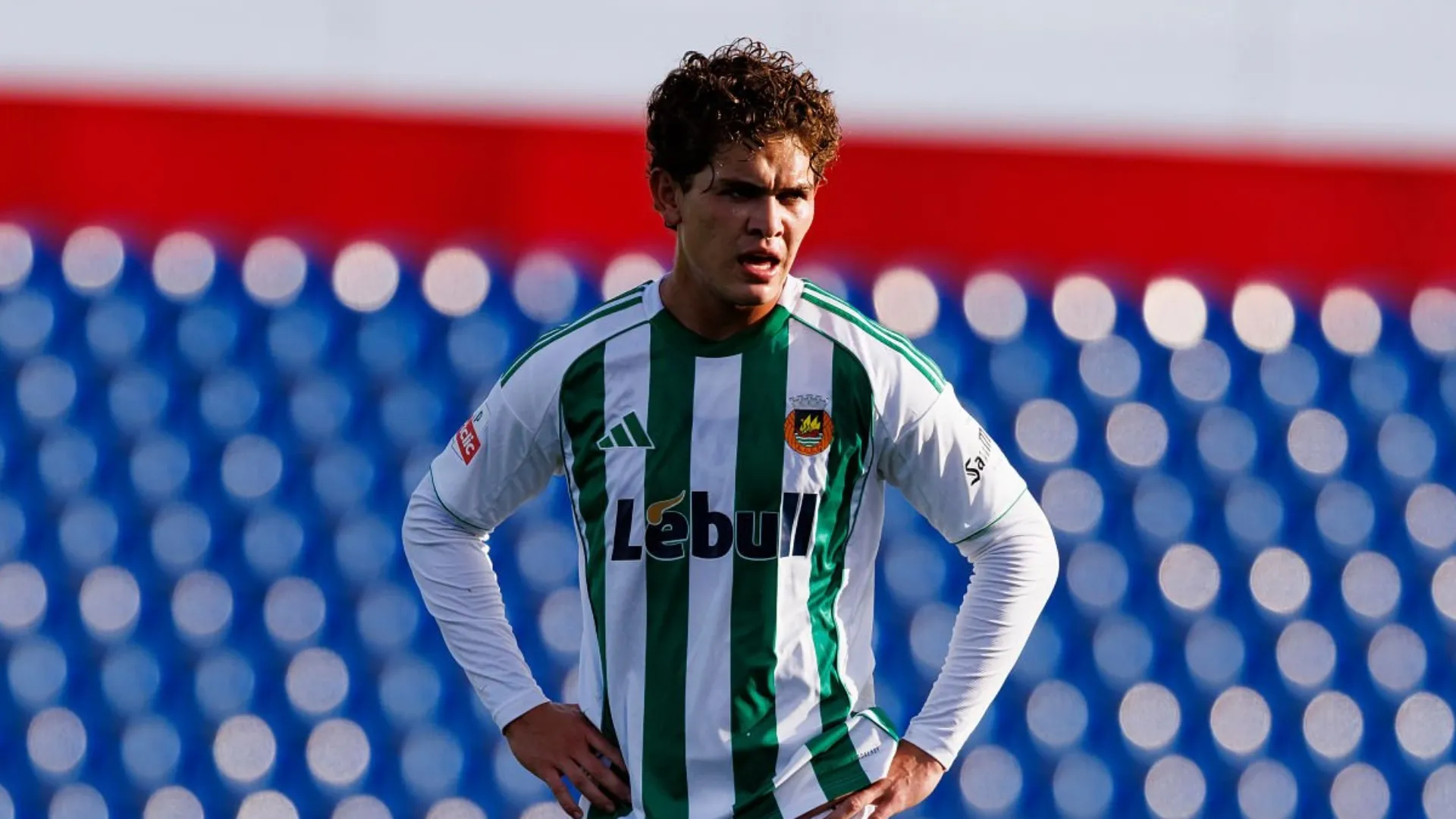 Brandon Aguilera se destaca en Europa.