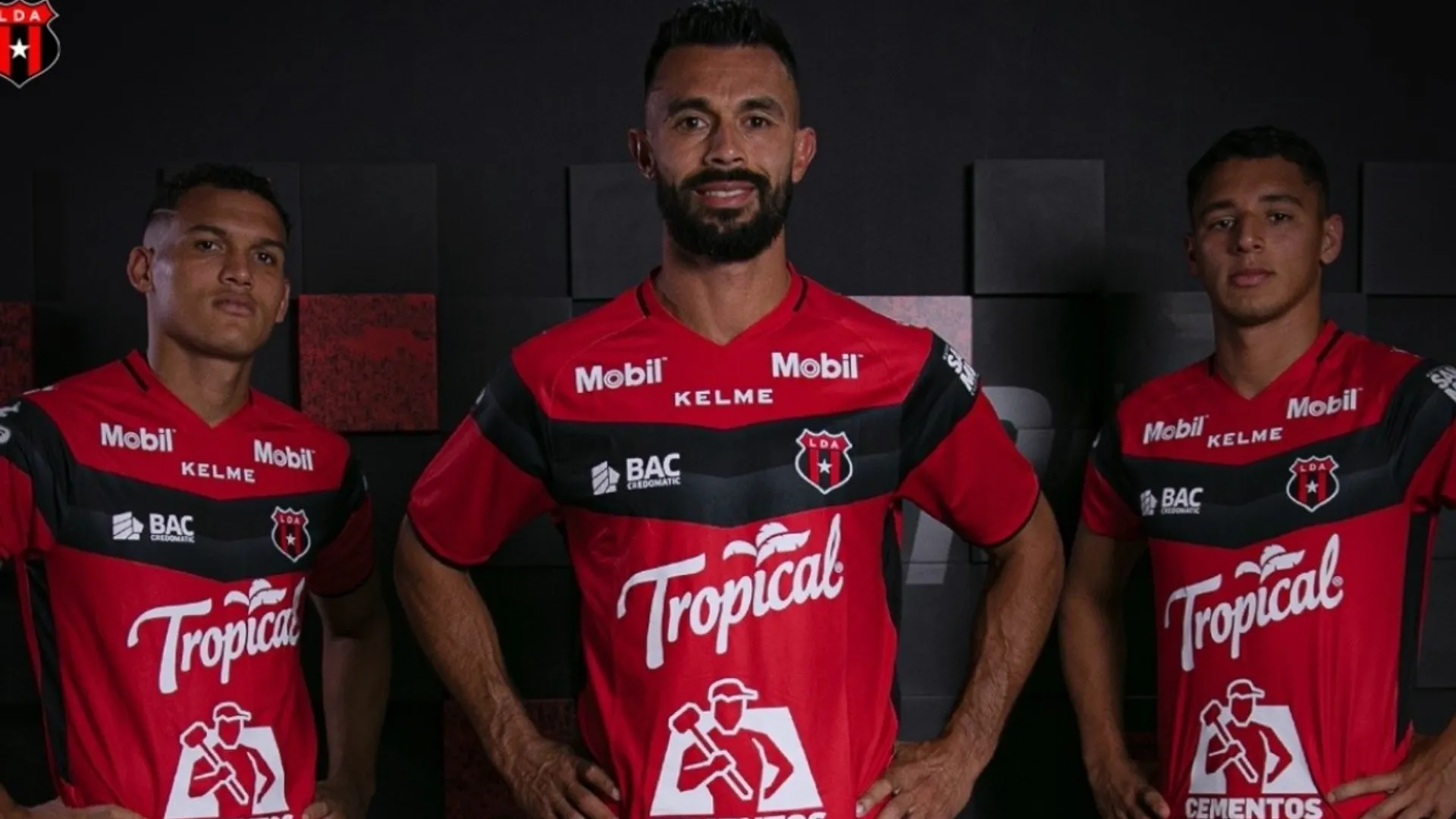 Alajuelense presentó su nuevo uniforme inspirado en el equipo de 1941