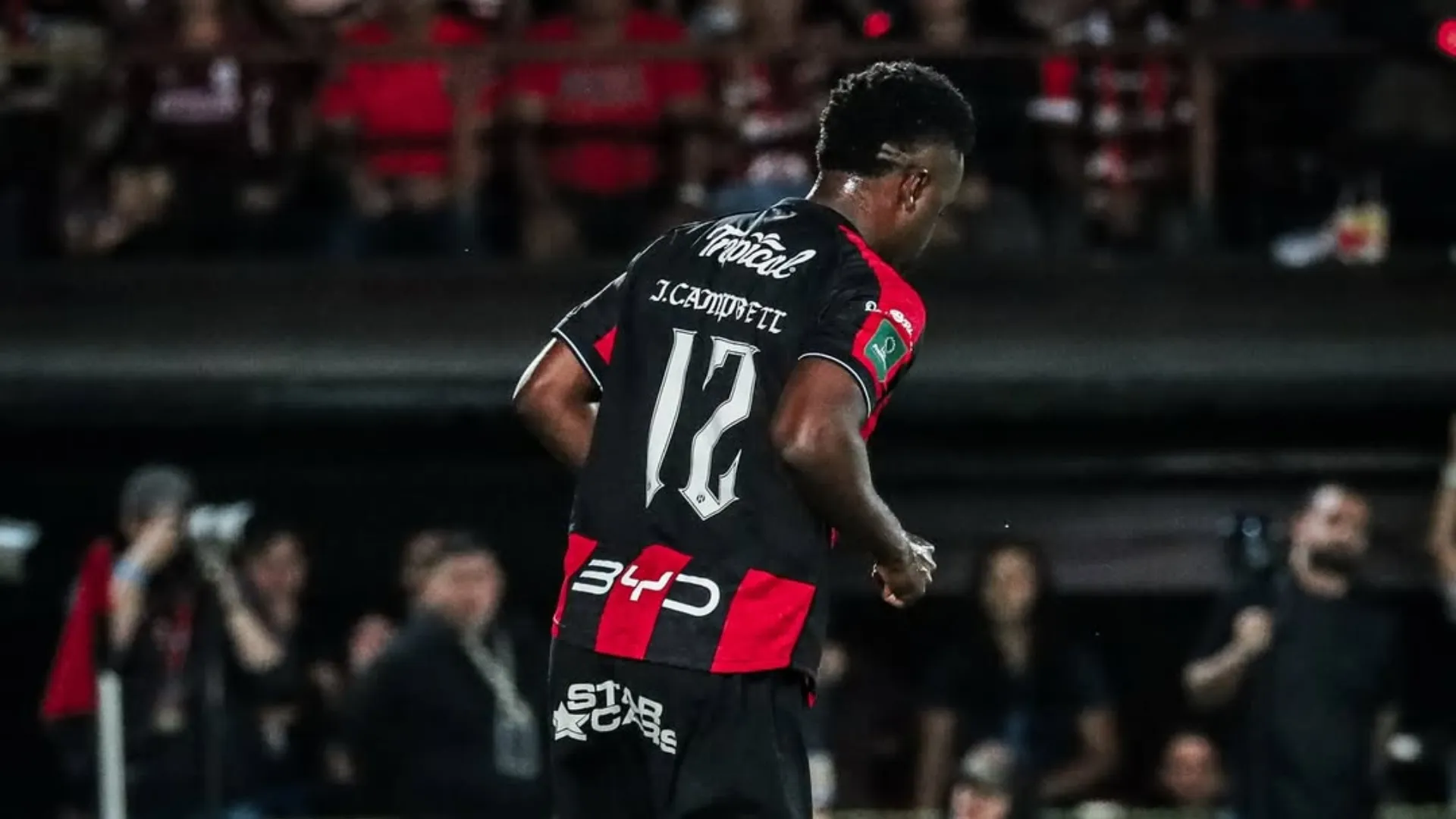 Campbell sorprende a los manudos.