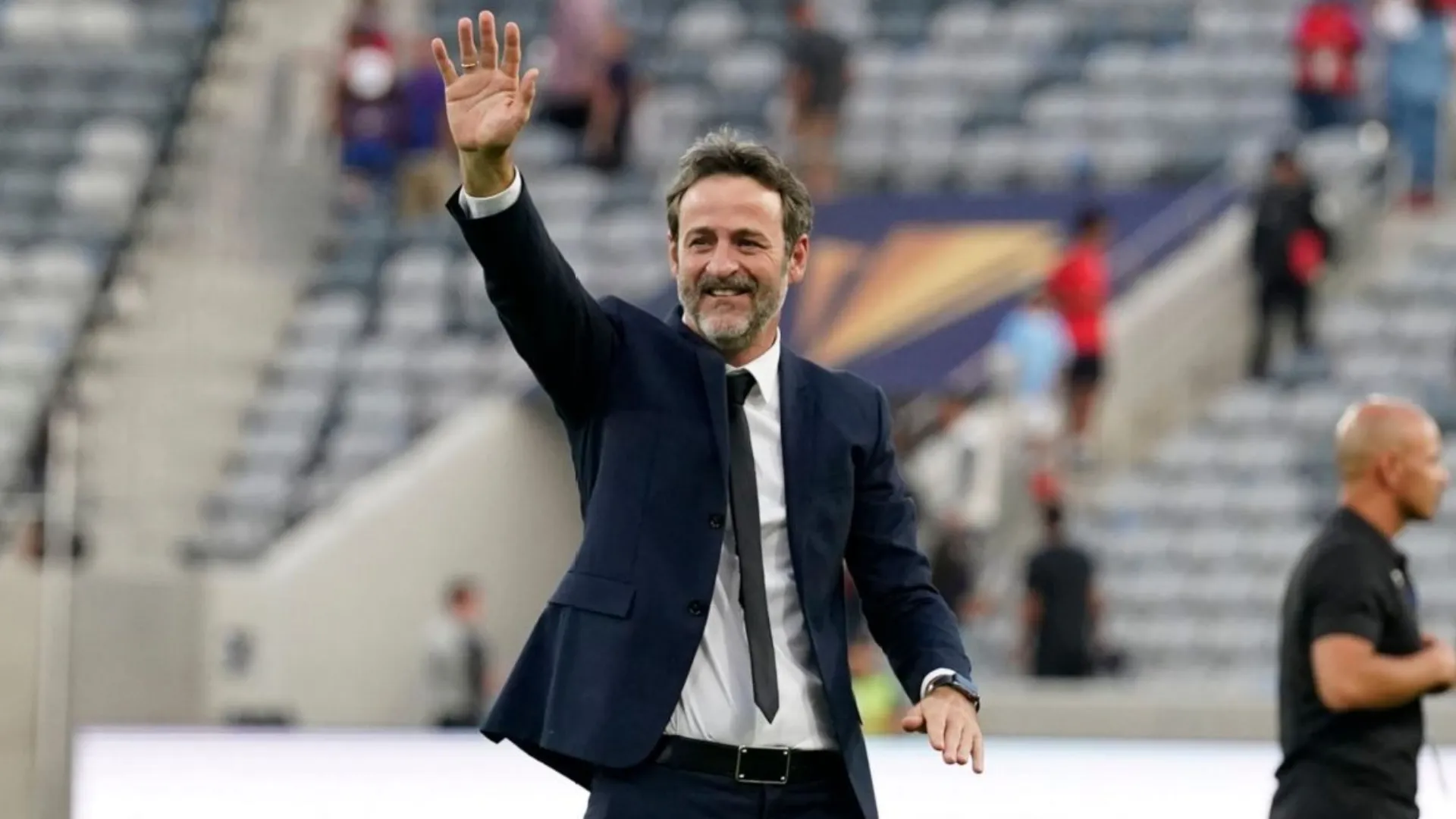 Thomas Christiansen celebra el salto de uno de los legionarios de Panamá previo al Mundial 2026