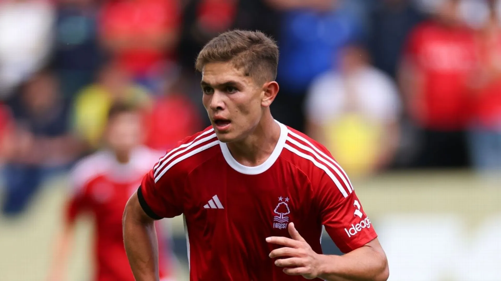 Giro inesperado para Brandon Aguilera desde la Premier League con el Nottingham Forest