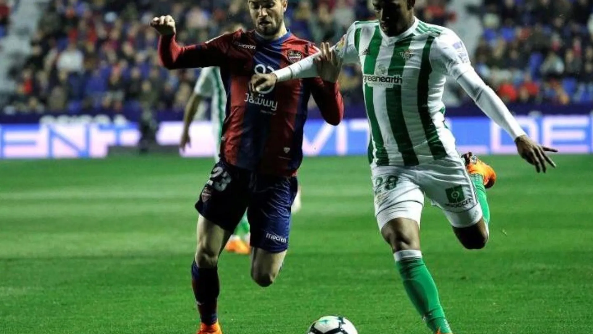 Junior Firpo participó en trágico estreno del Betis
