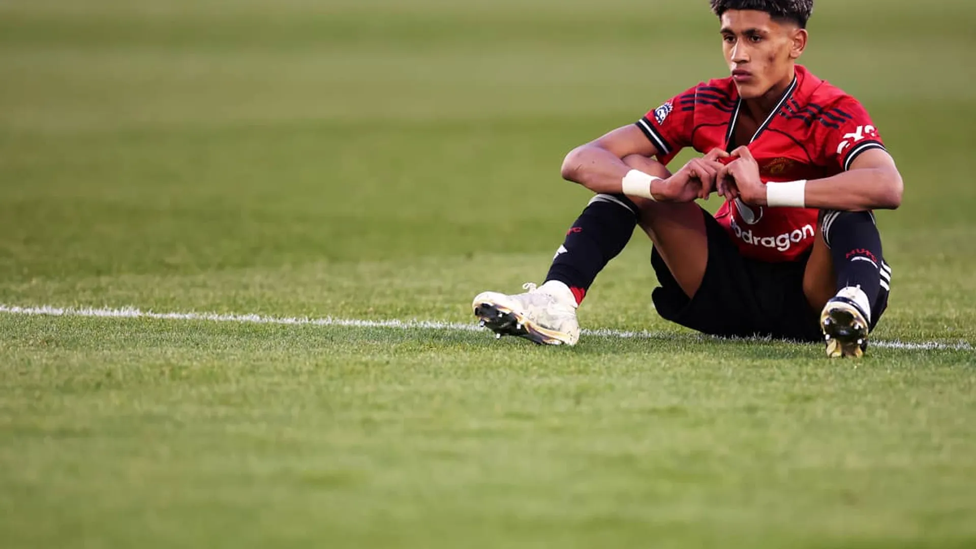 Manchester United rechazó la baja de JJ Gabriel y evalúa medidas legales y regulatorias si se marcha