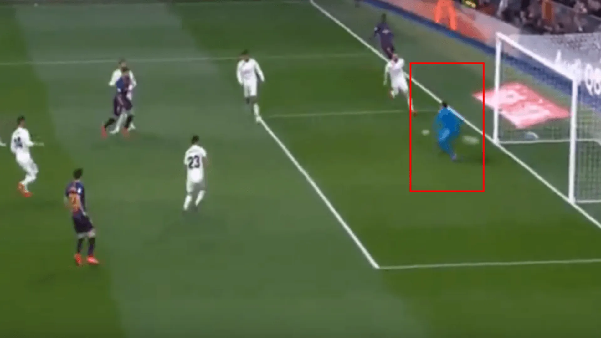 Keylor no pudo hacer nada en el gol de Luis Suarez