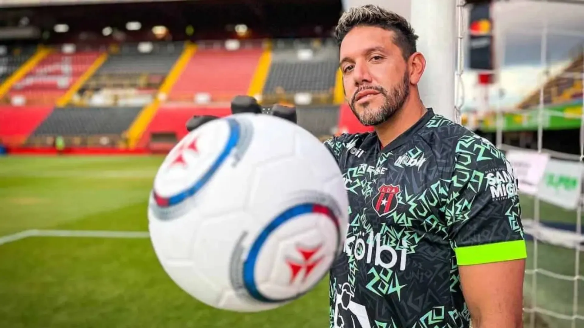 Leonel Moreira tiene varios equipos interesados en él.