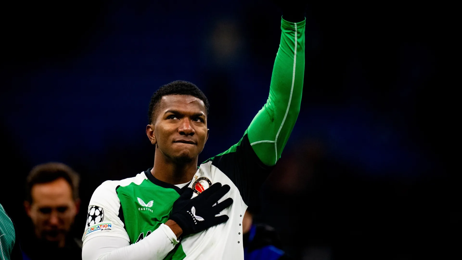"Acuerdo cerrado": Jeyland Mitchell cambia su futuro y así lo anunciaron desde Feyenoord