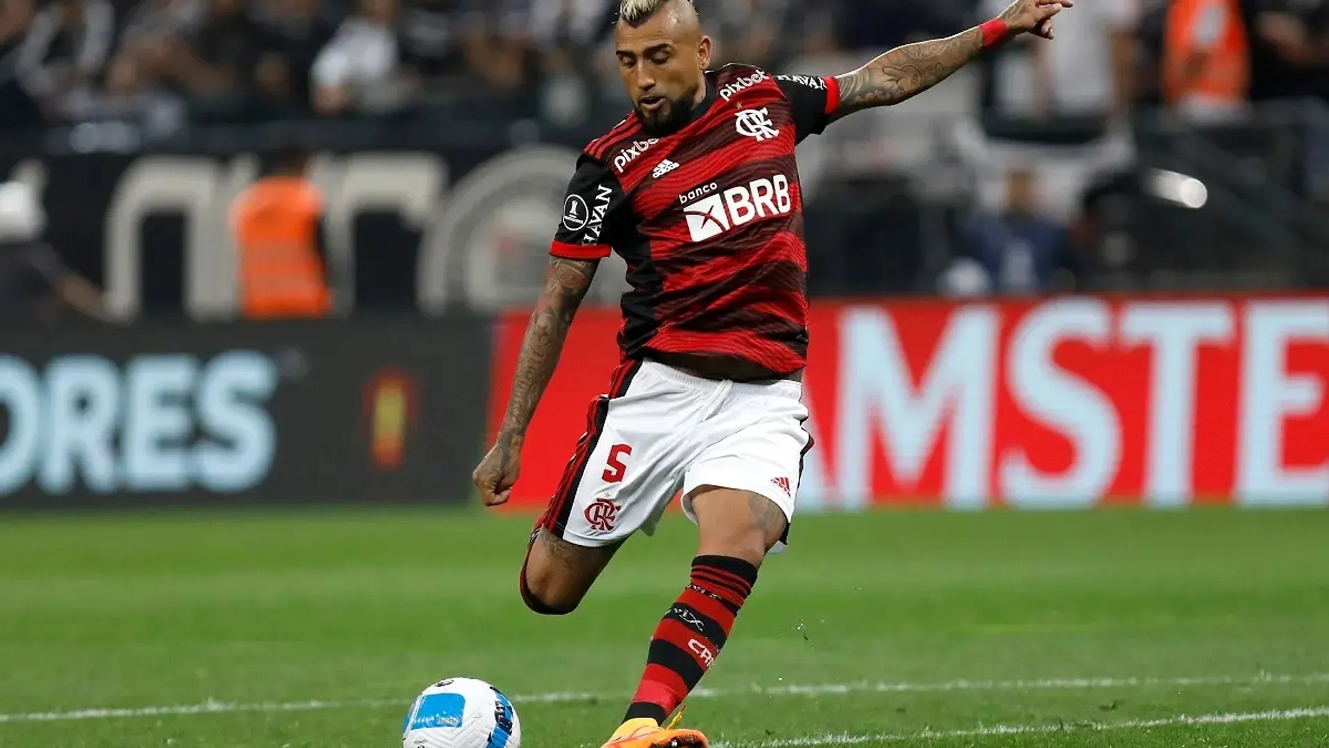 Arturo Vidal estaría cerca de jugar en Concacaf