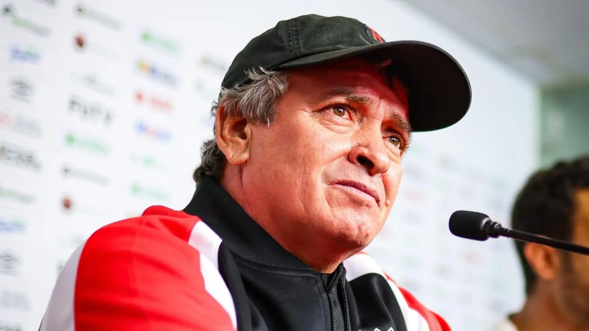 Óscar Ramírez quiere a un morado para Alajuelense.