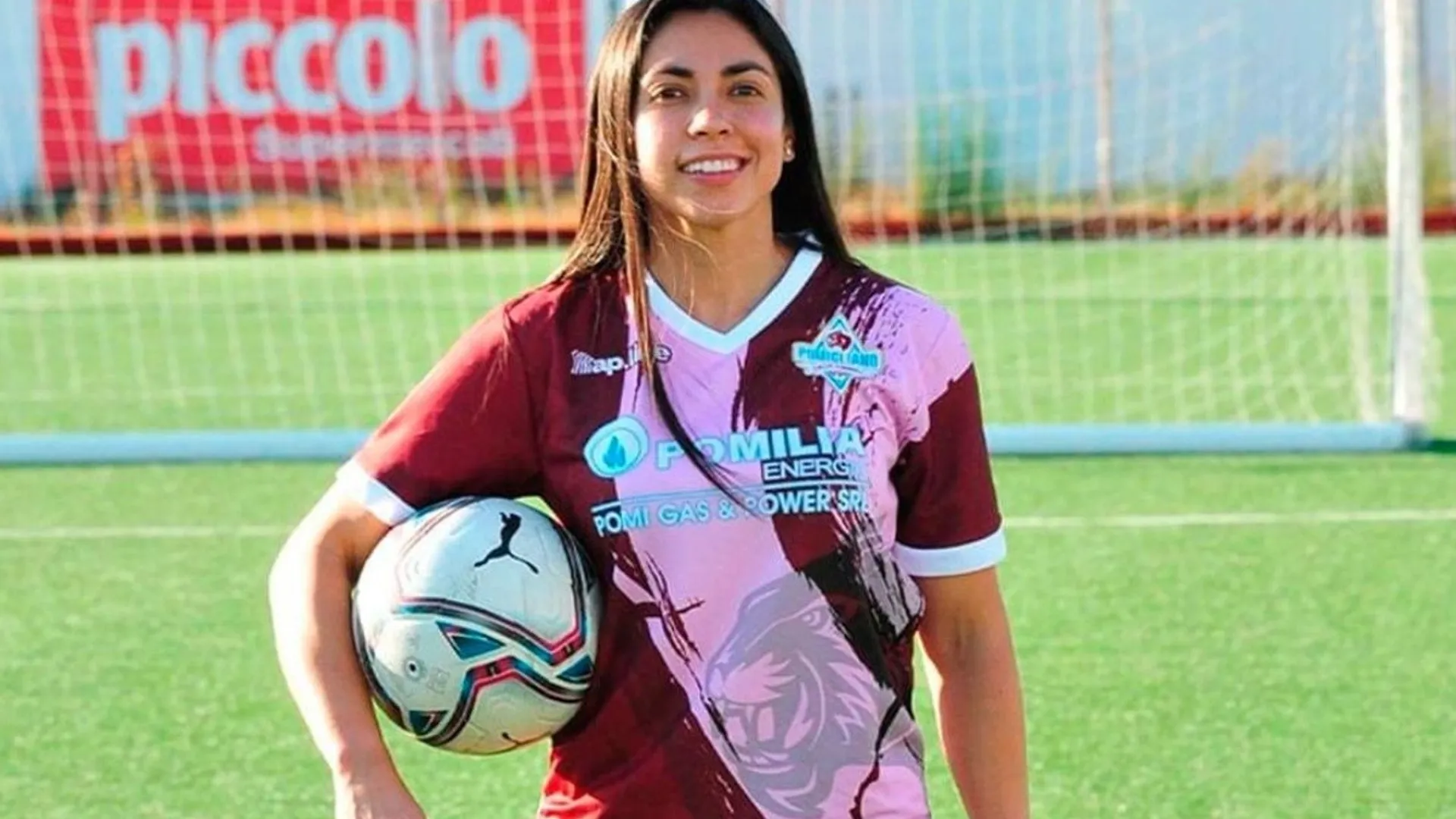 Ana Lucía Martínez es presentada en su nuevo equipo