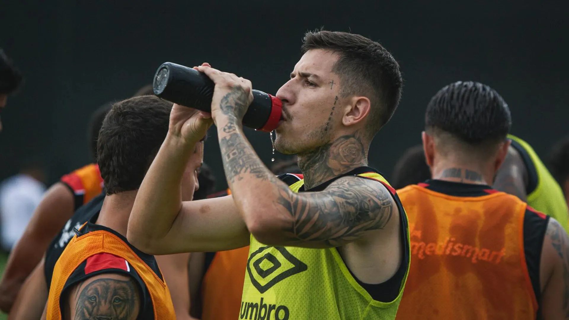 "Es muy difícil": Canhoto confiesa lo que más le cuesta de jugar en Alajuelense para Guimaraes