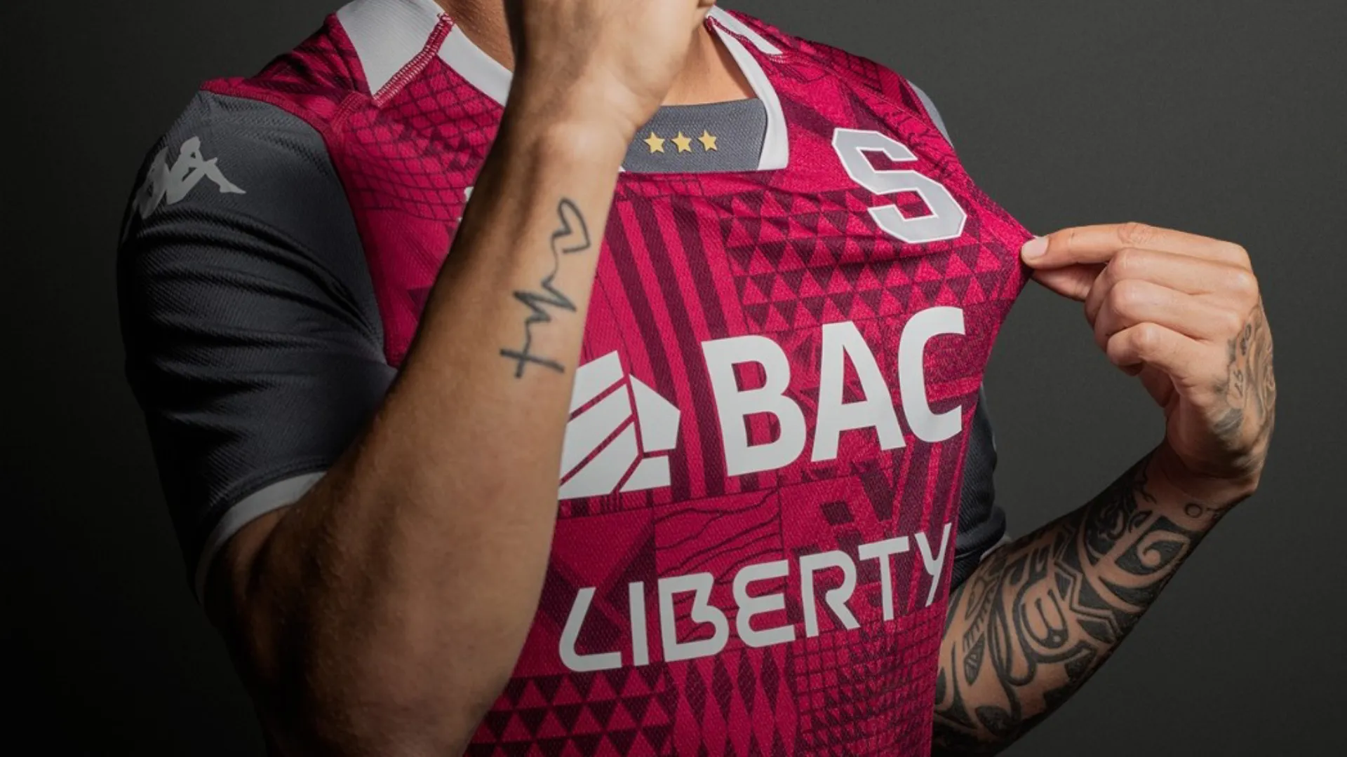 Ganó 14 títulos con Saprissa, lo echaron por culpa de Alajuelense y ahora tiene nuevo equipo en Costa Rica