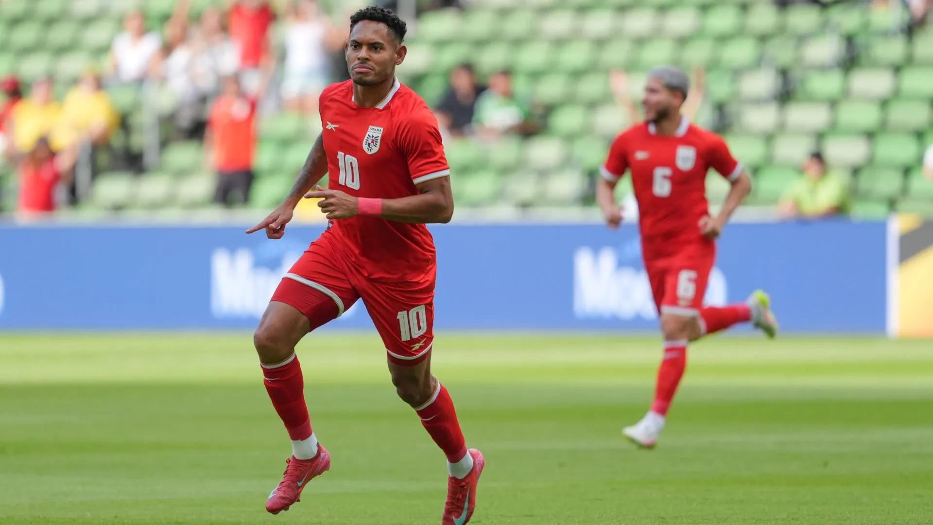 Ismael Díaz recibe un duro revés antes de jugárselo todo con Panamá