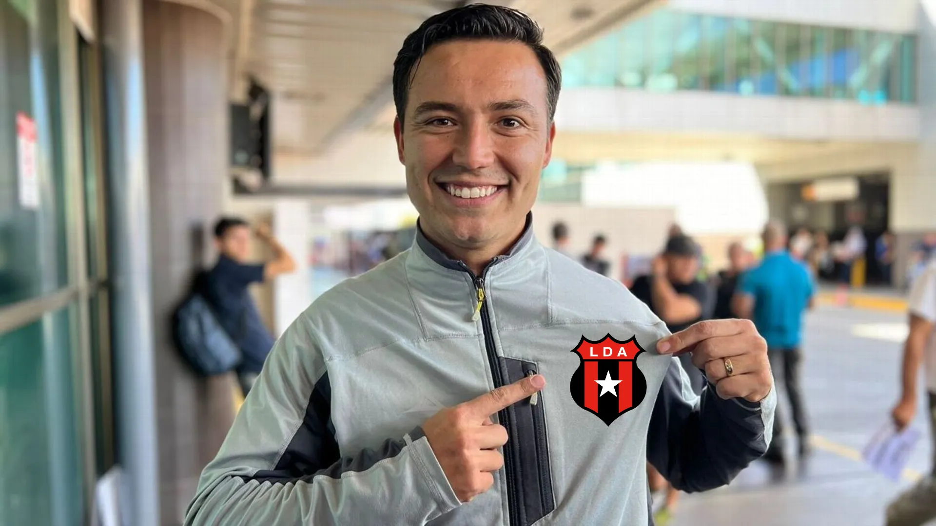 Cubo Torres a Alajuelense: la Liga quiere robarle el goleador a Jafet Soto