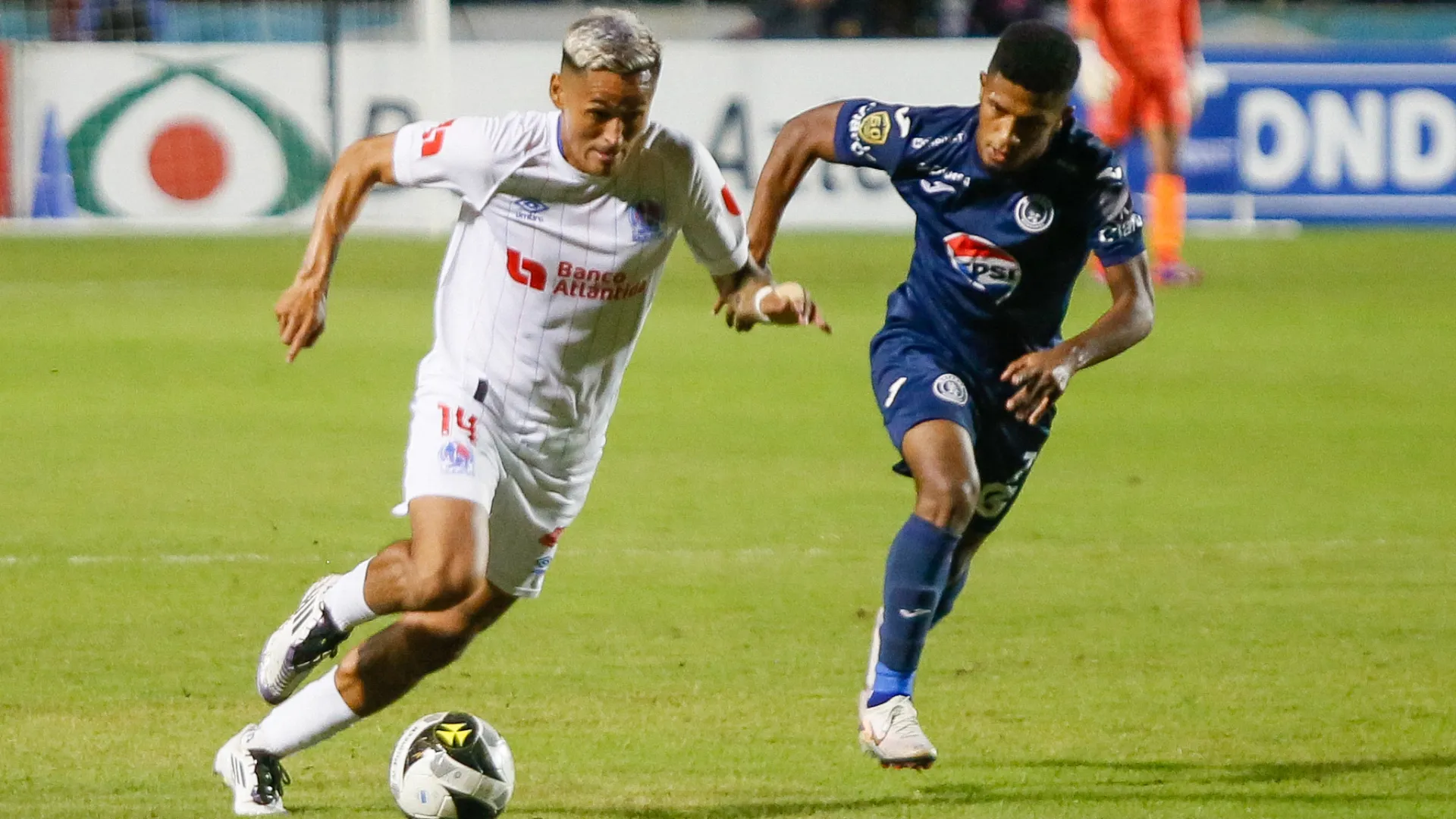 Olimpia propina fuerte golpe a Motagua antes del juego de vuelta de la final