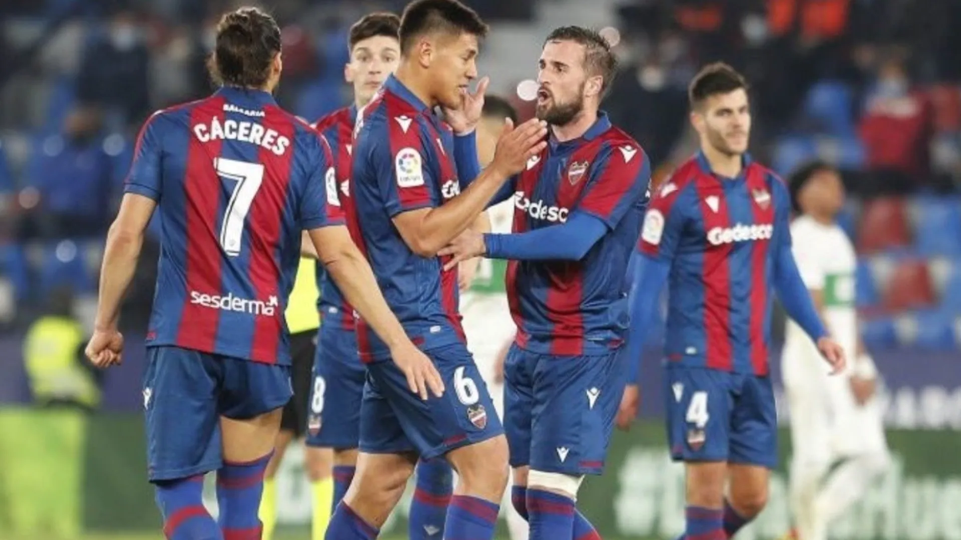 El Levante de Oscar Duarte gana y se niega a morir en La Liga