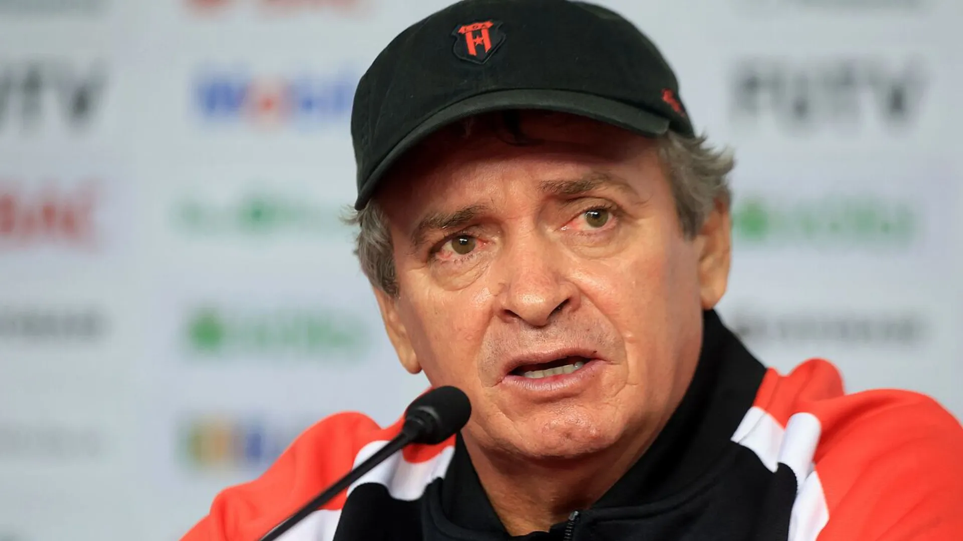 oscar ramirez en conferencia de prensa-alajuelense
