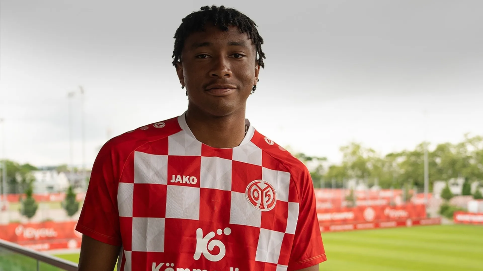 Futbolista hondureño fue presentado por un club de Alemania