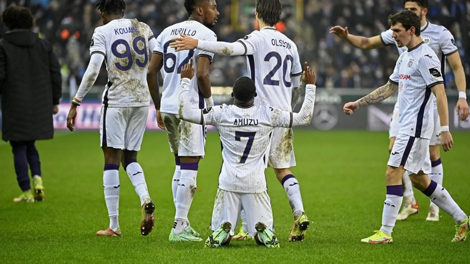 Anderlecht de Amir Murillo recibe insultos racistas ante Club de Brujas