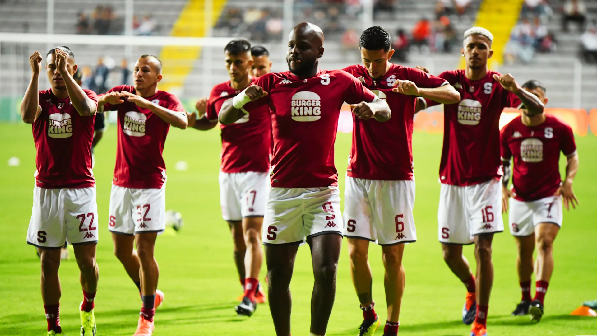 Saprissa conmueve a la afición para pasar sus días más difíciles