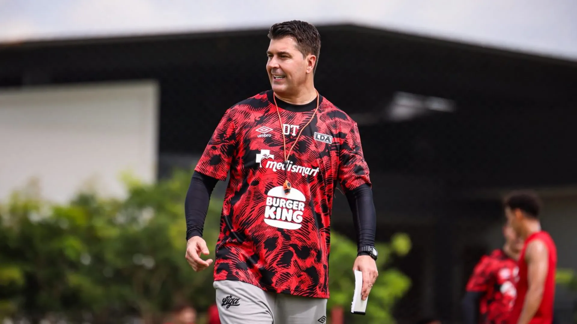 Entre Guardiola, Unai Emery y el Cholo Simeone: Ismael Rescalvo elige a su DT favorito y revela cómo jugará su Alajuelense