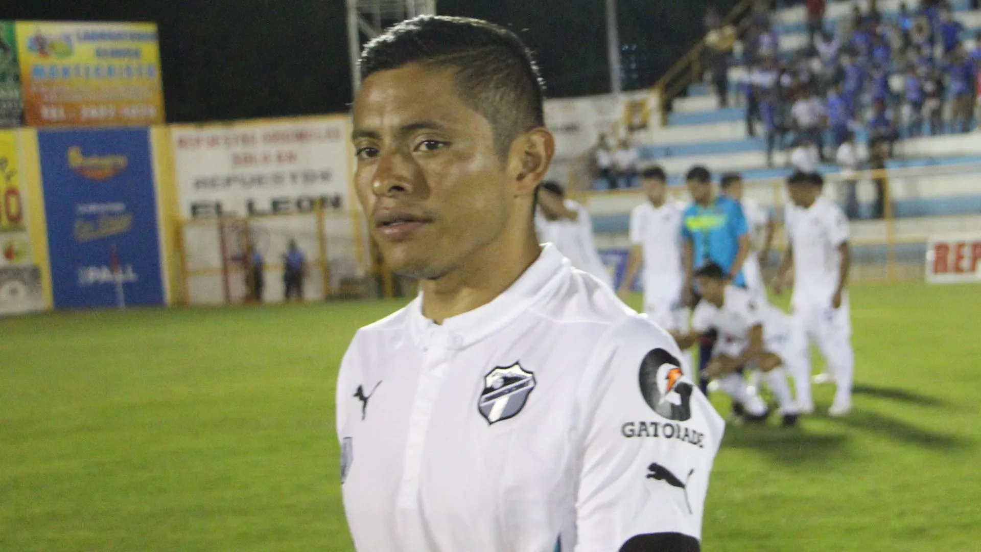 Carlos Mejía con la camisola de Comunicaciones.