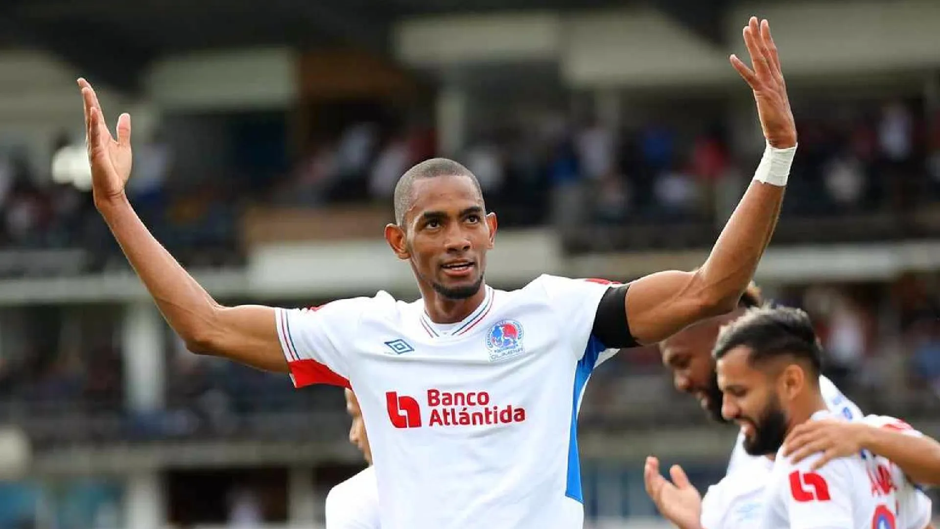 Jerry Bengtson envía contundente mensaje a los que piden su retiro