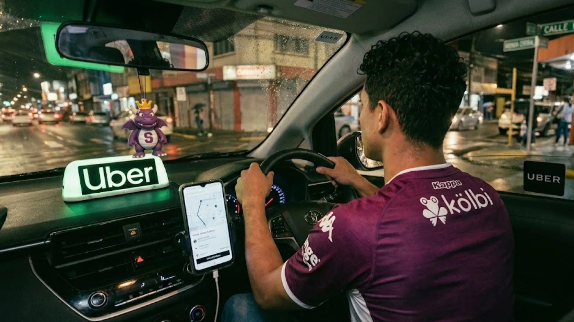 Ex Saprissa ahora trabaja de Uber.