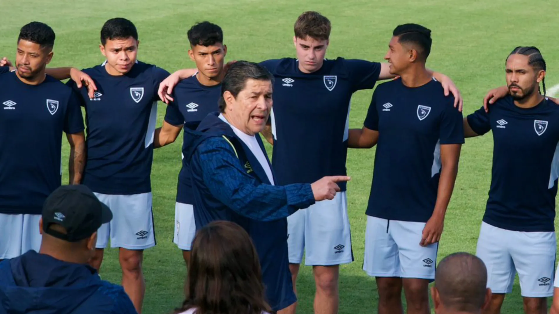 "No tienen credibilidad": la fuerte sentencia de Luis Fernando Tena sobre las figuras de Guatemala que saldrían al exterior tras la Copa Oro