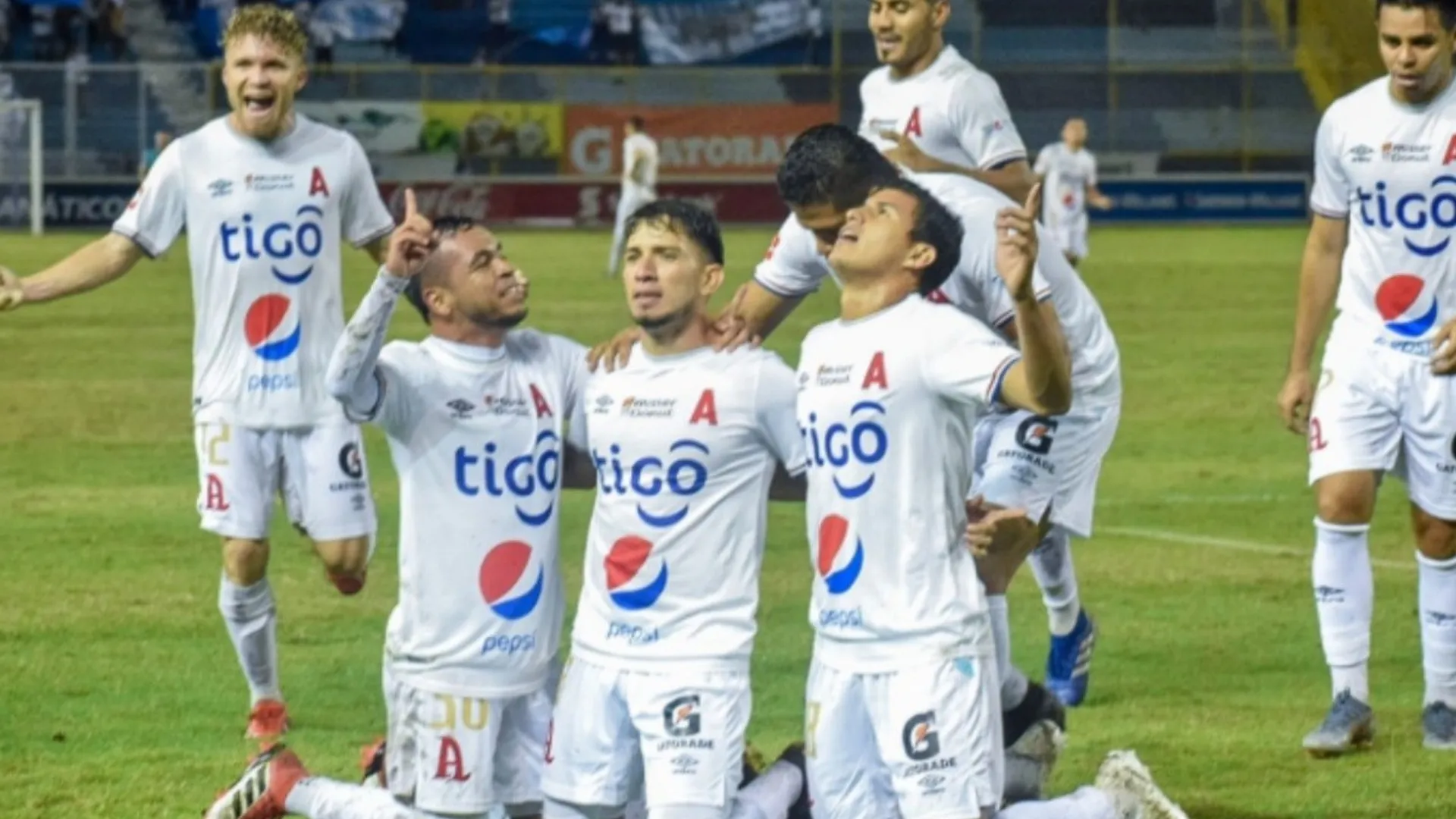 Alianza vapuleó al Alajuelense y se clasificó a siguiente ronda de la Copa Premier