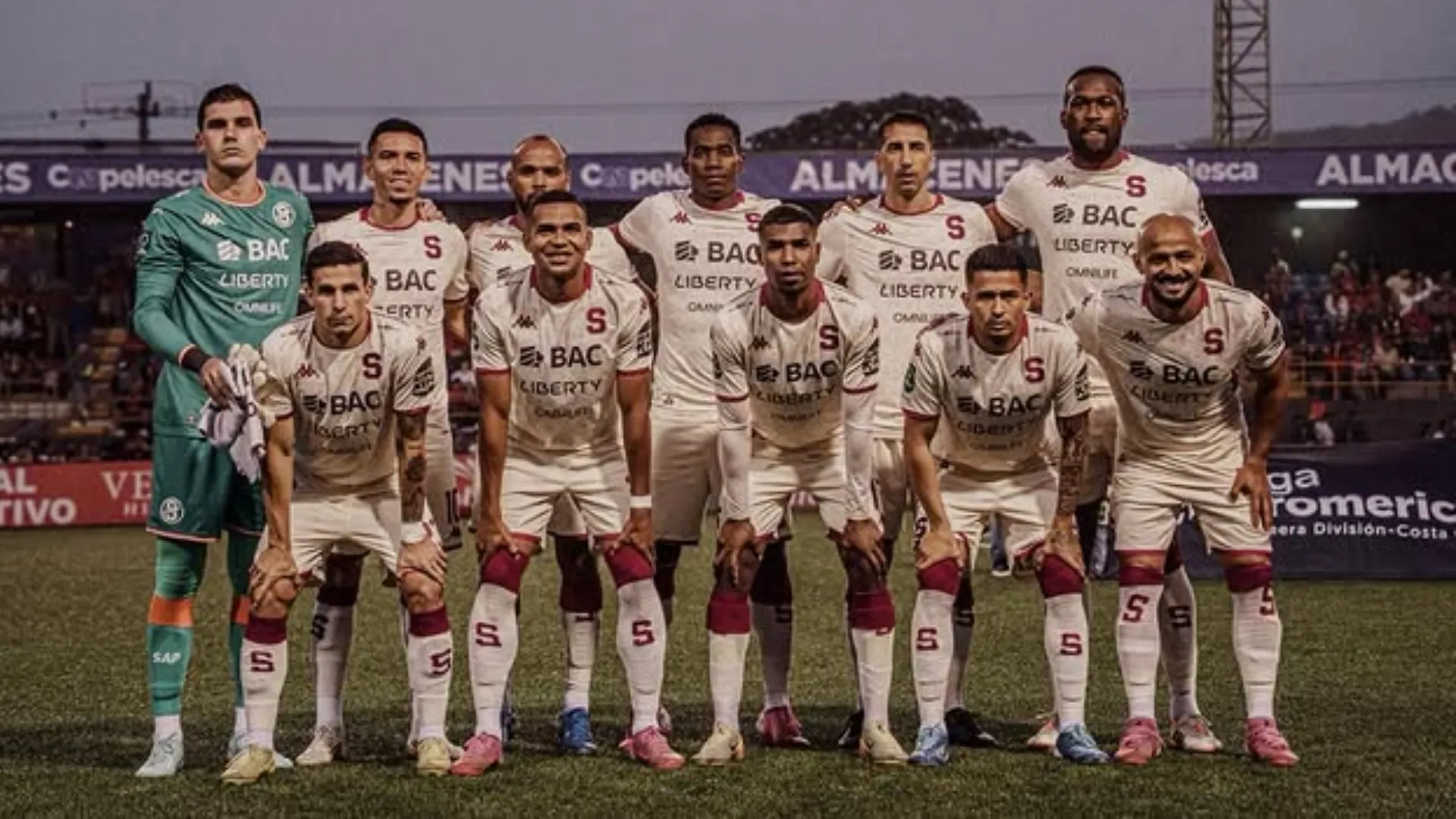 Dos referentes afuera: Hernán Medford impacta a Saprissa con una decisión arriesgada en un momento decisivo