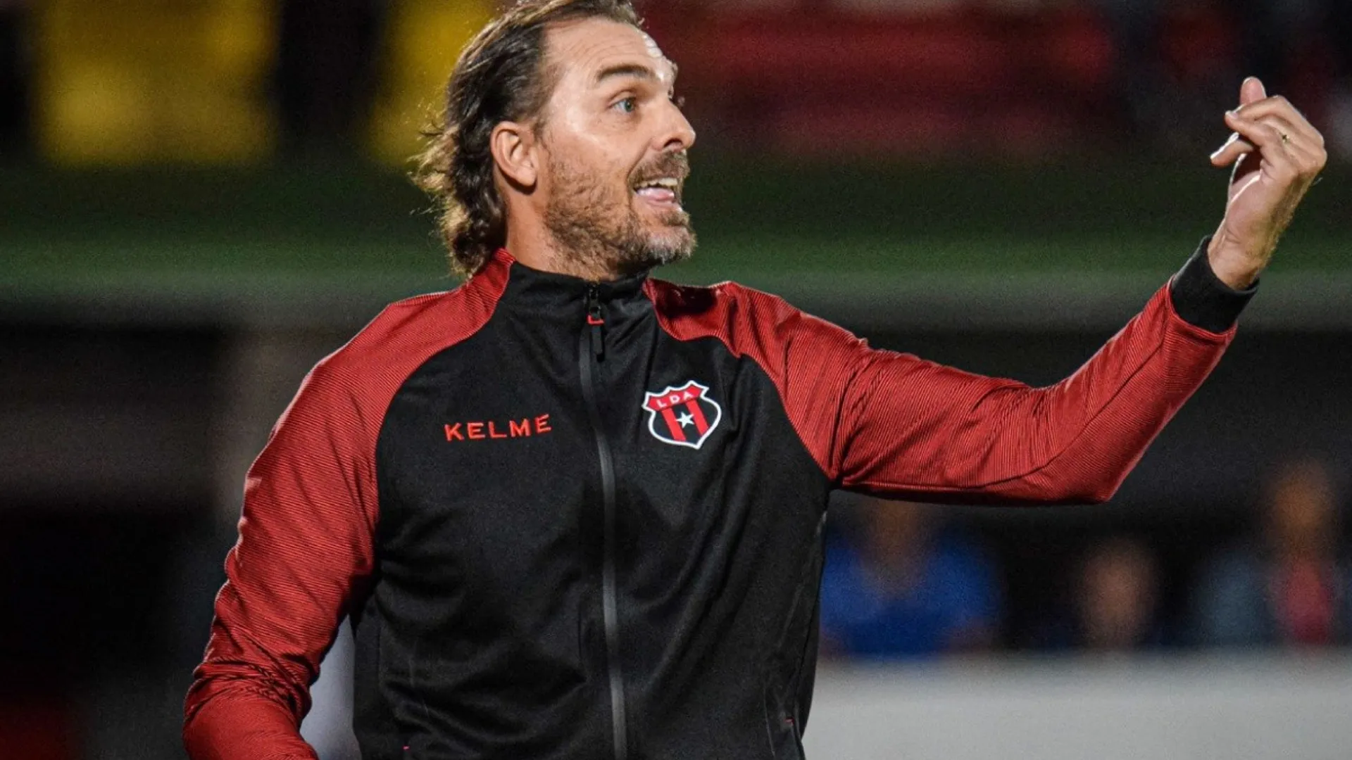 Andrés Carevic se quejó del campo de Guanacasteca