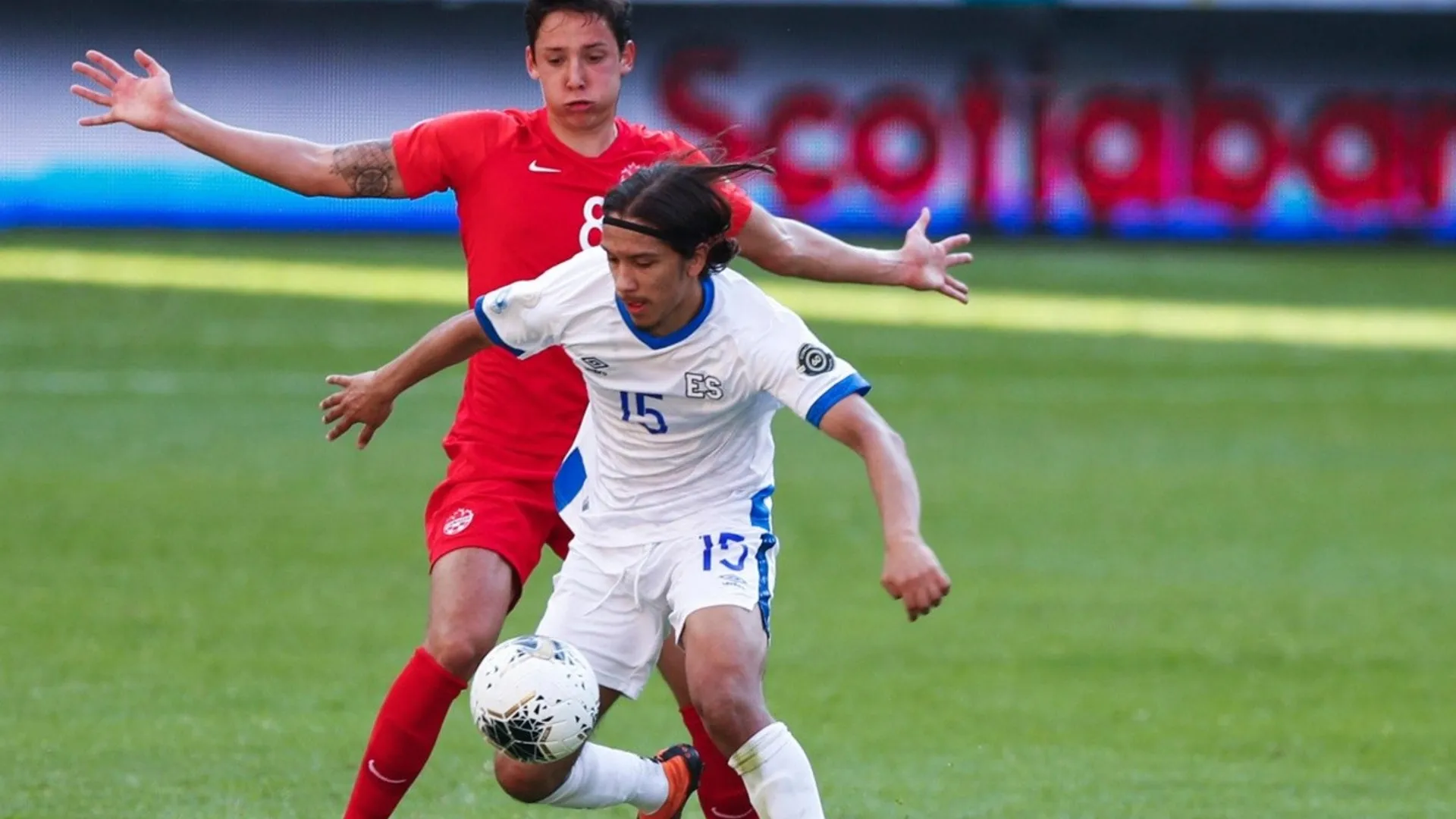 Enrico Dueñas marca un nuevo gol con FC Eindhoven