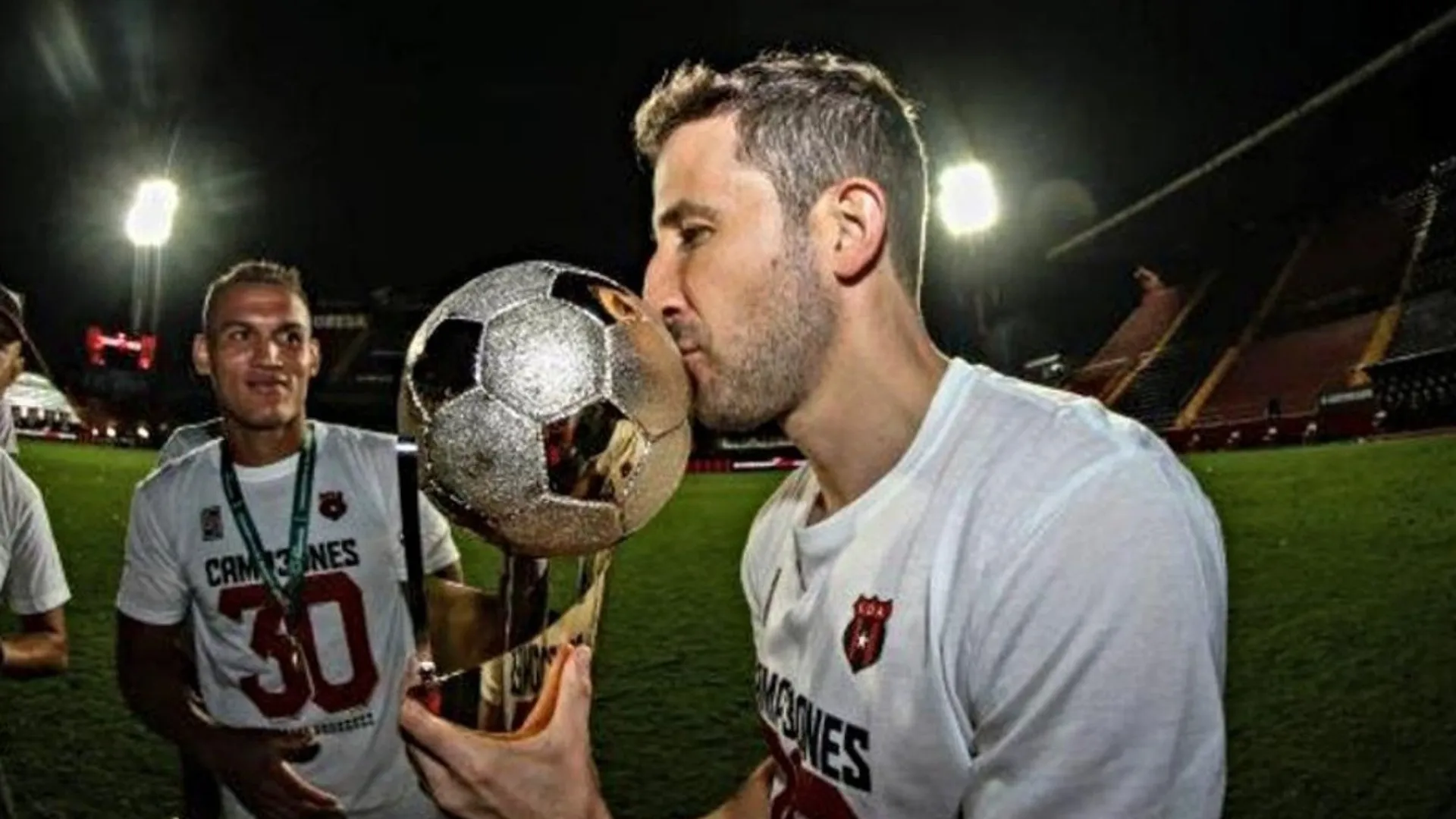 Alajuelense y Agustín Lleida le dan otro "título" a la afición rojinegra en Costa Rica