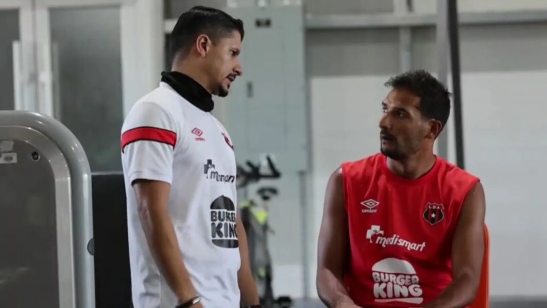 Alajuelense vuelve hacer un fuerte movimiento.