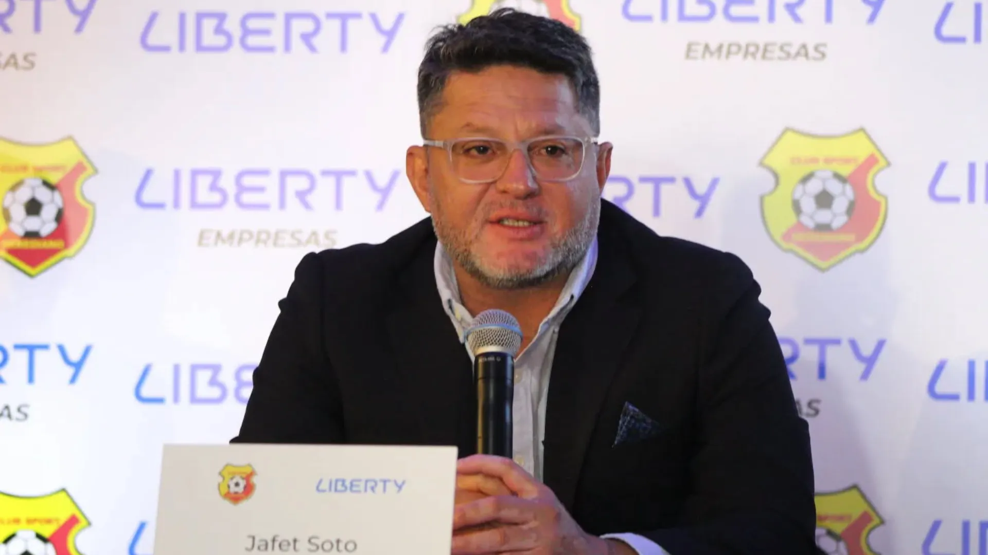 Jafet Soto en problemas: figura del plantel se va inesperadamente al fútbol extranjero