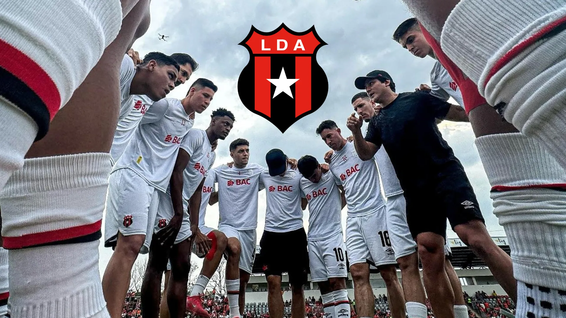 "Se está despidiendo": un refuerzo estrella de Guimaraes pone rumbo al exterior y Alajuelense lo libera