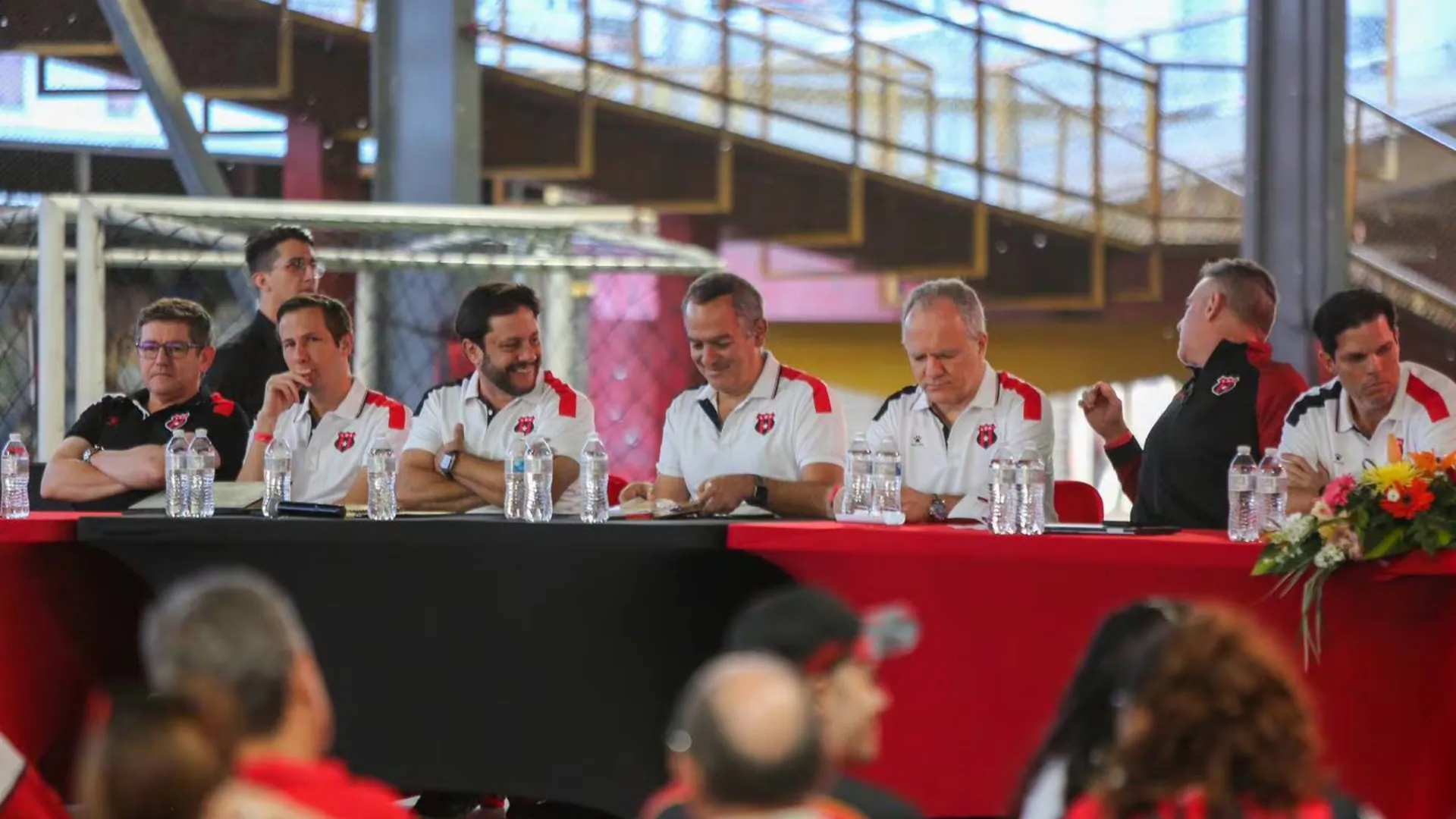 Estalla la polémica en la previa a la asamblea en Alajuelense. (Foto: La Nación)