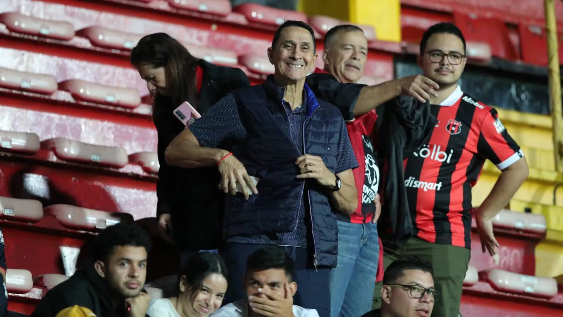 Alexandre Guimaraes por la llegada de su refuerzo desde el exterior. (Foto: La Teja)