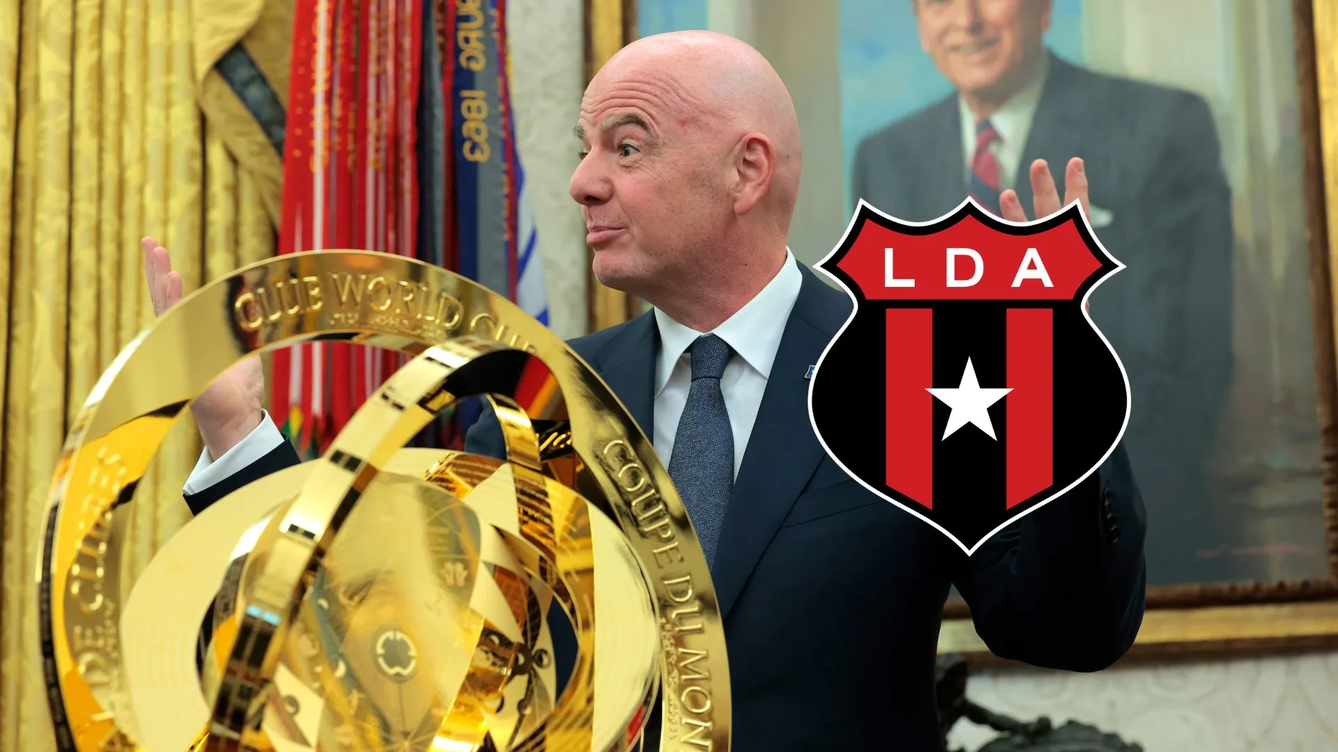 Gianni Infantino, presidente de la FIFA, con el trofeo del Mundial de Clubes.