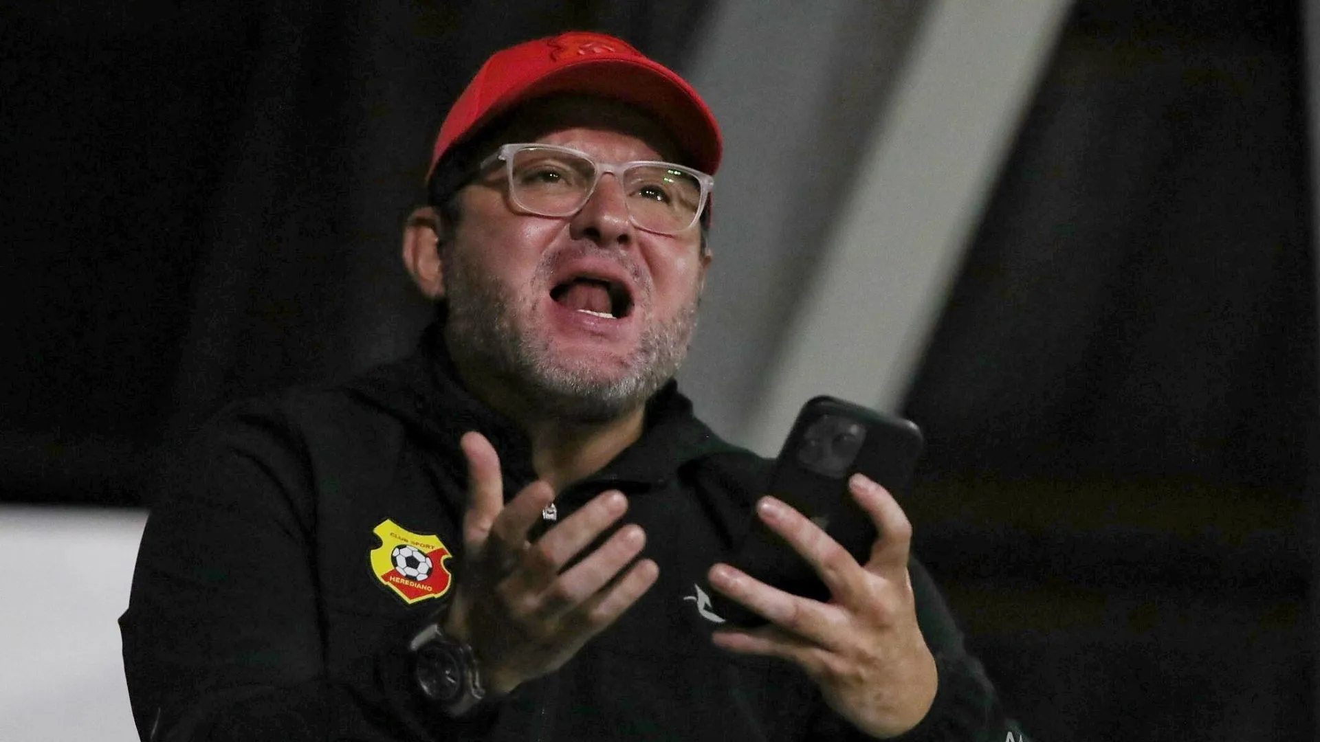 Jafet Soto enojado en Herediano.
