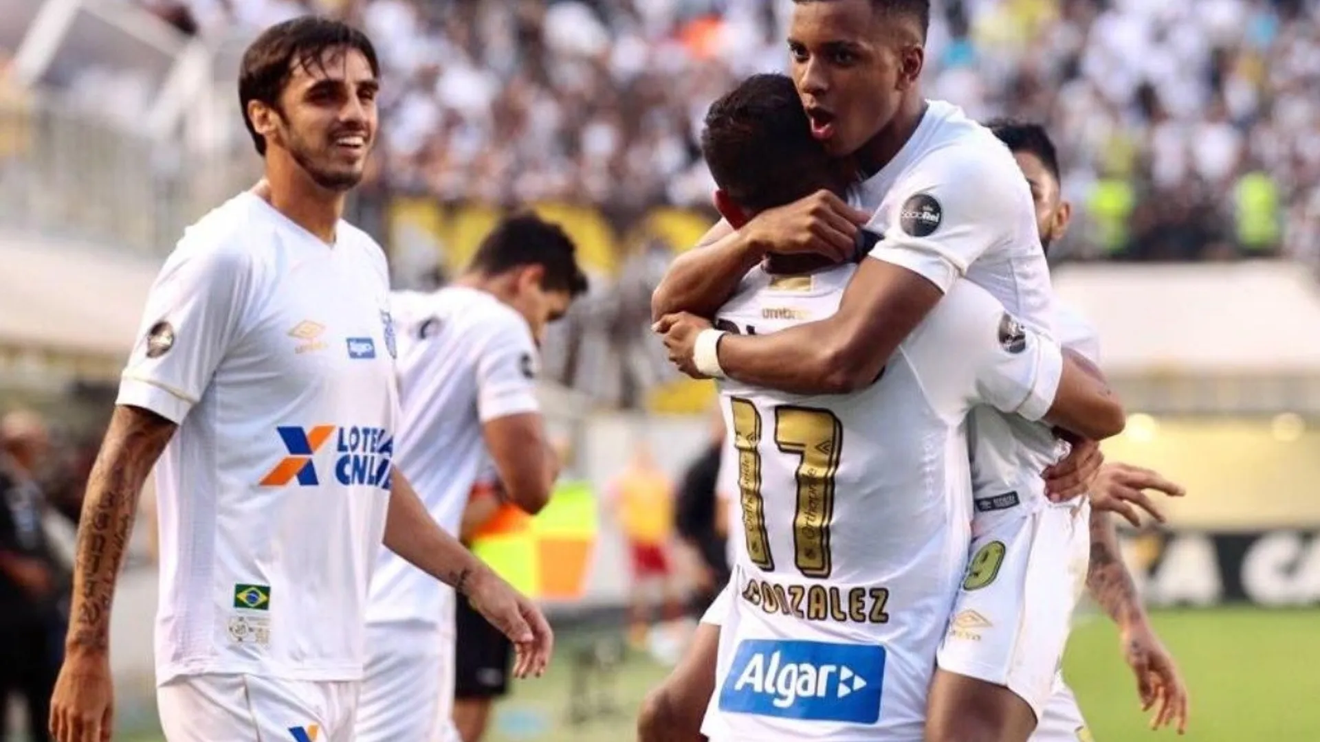 Bryan Ruiz extendió la fiesta con Santos en el Brasileirao